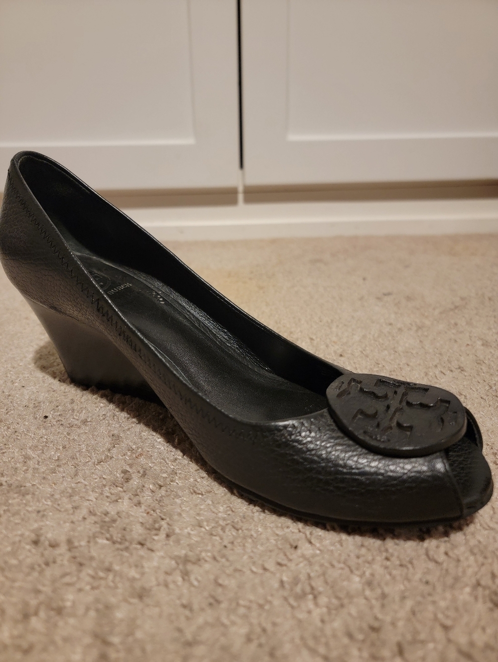 Tory Burch Sally 2 Black Leather Wedges Peep Toe Heels Size 9.5 - Picture 4 of 10